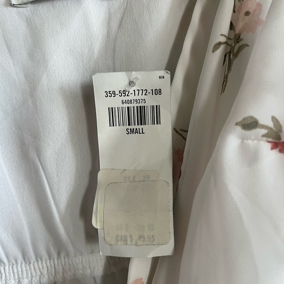 NWT HOLISTER Wrap Floral Dress - Picture 5 of 7